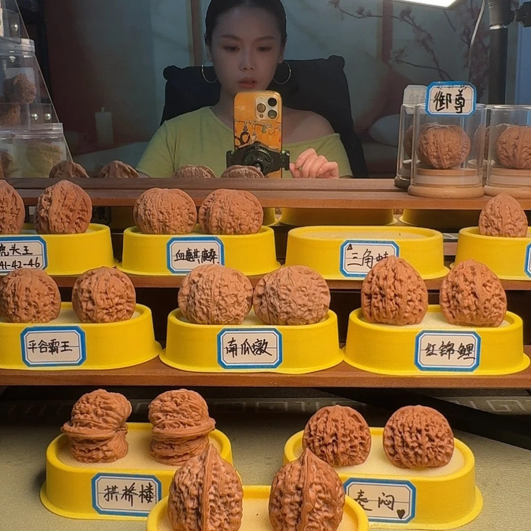 拉***王吊坠文玩核桃三角箭毒蛙