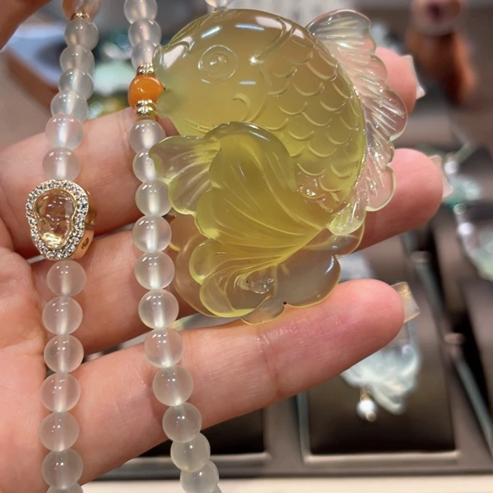 蛇纹石玉未镶嵌颈饰