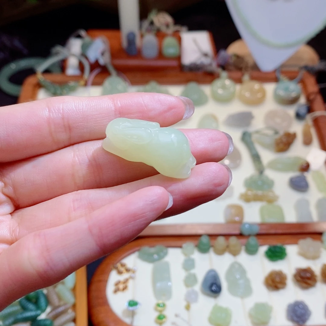 和田玉未镶嵌颈饰旺**仙