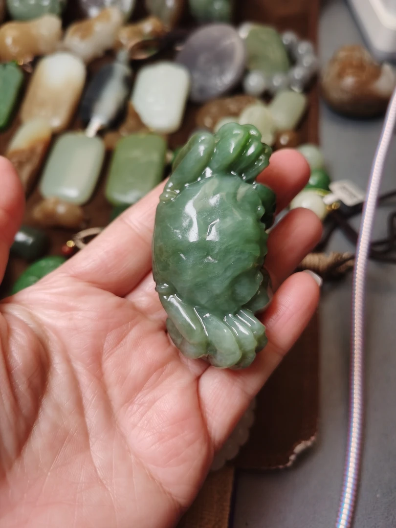 和田玉大螃蟹手把件