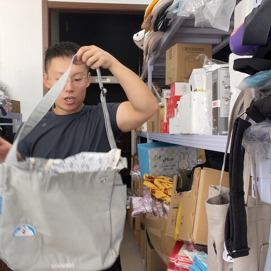 PU化妆包等产品和产品为