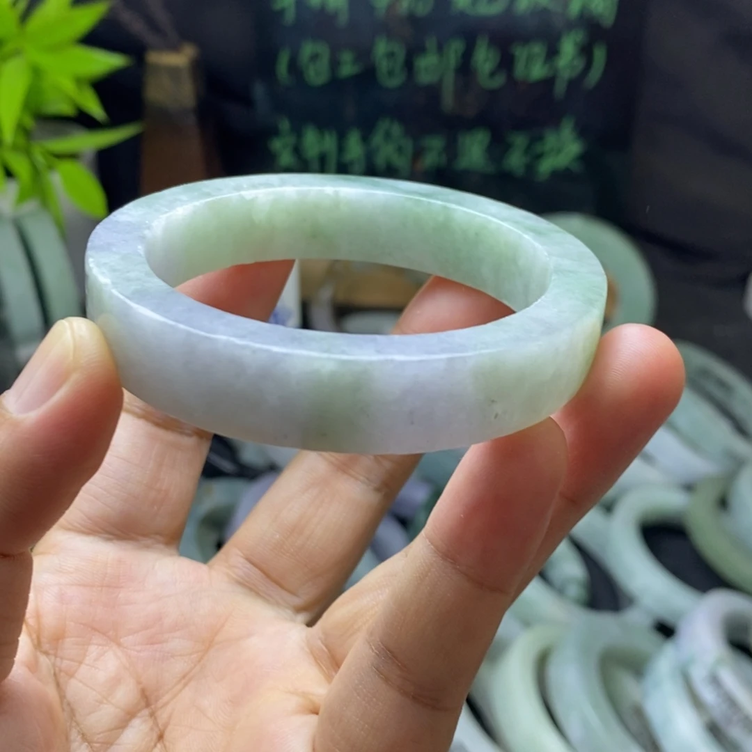 定制翡翠未镶嵌手镯
