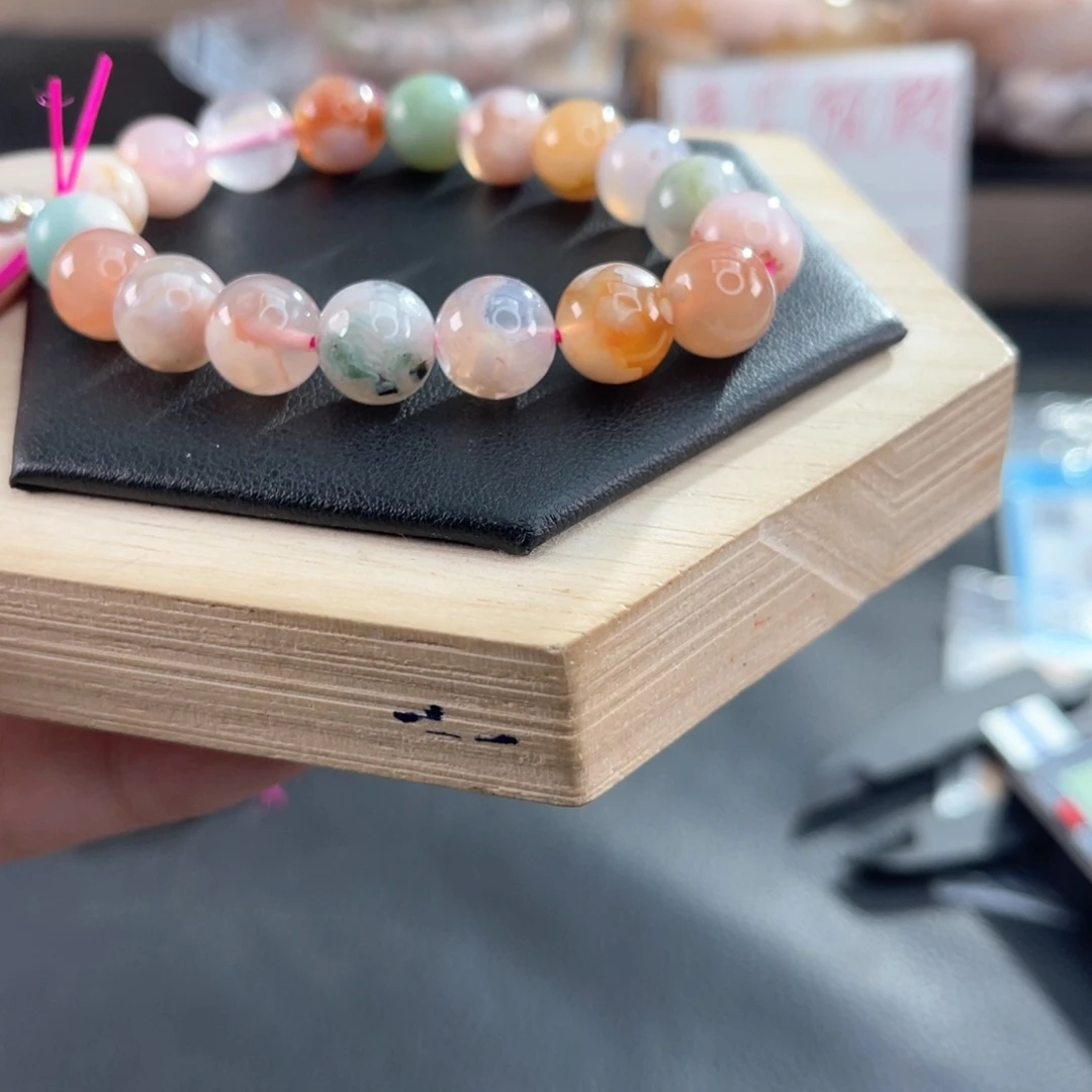 熊****石英质玉未镶嵌手镯