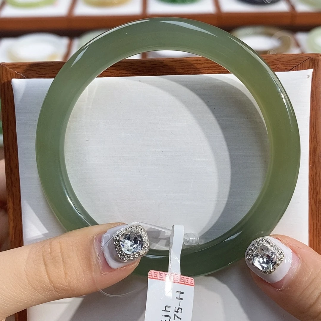 和田玉手镯未镶嵌婷