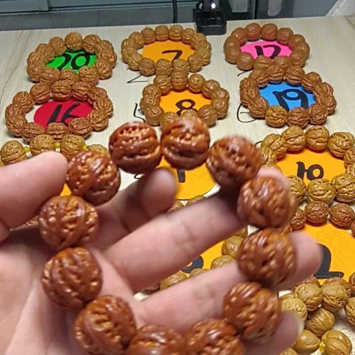 W***镖文玩核桃吊坠野生小秋子