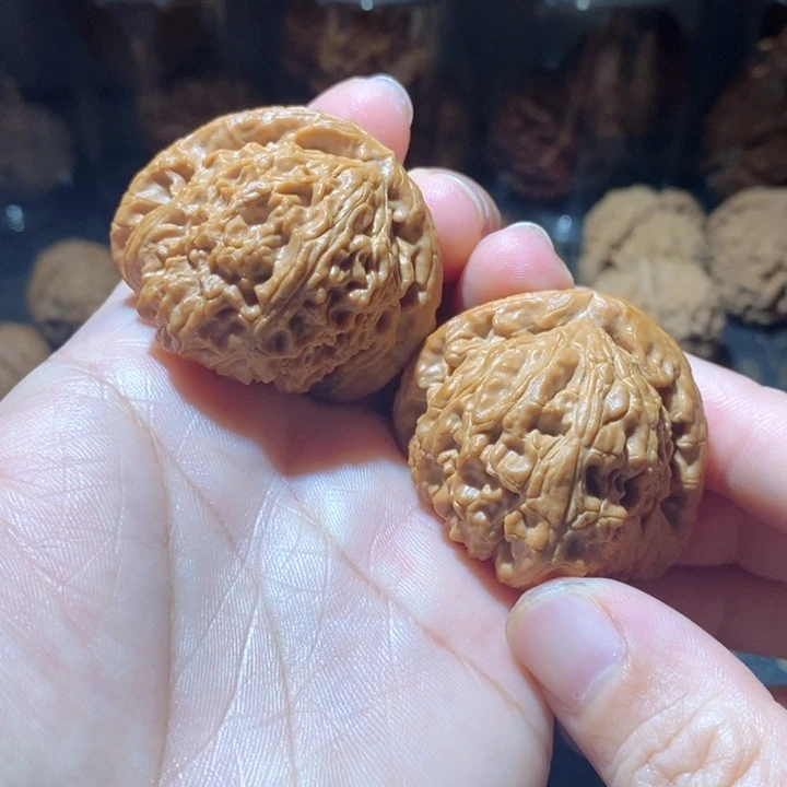 文玩核桃吊坠白狮子天残41
