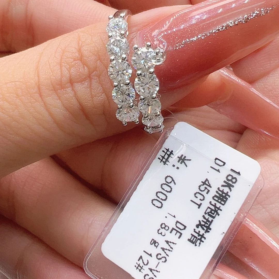 实验室培育钻石18K金镶嵌1.45克拉K白拥抱戒指12号圈口