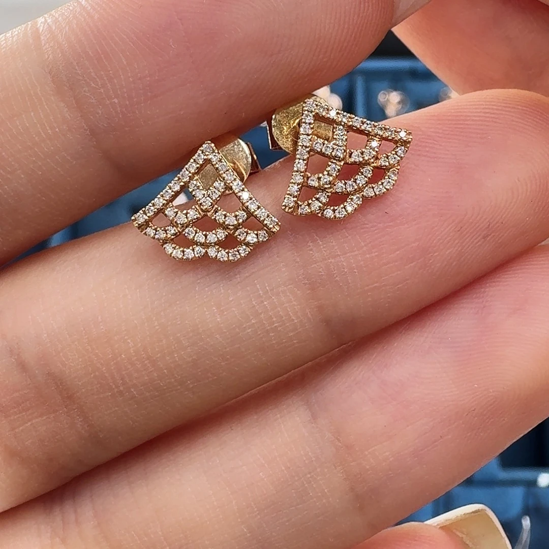 18K金镶嵌钻石耳饰