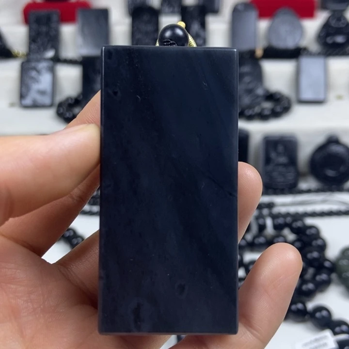 颈饰未镶嵌和田玉（墨玉）无事牌