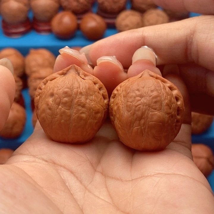 文玩核桃把件铁石