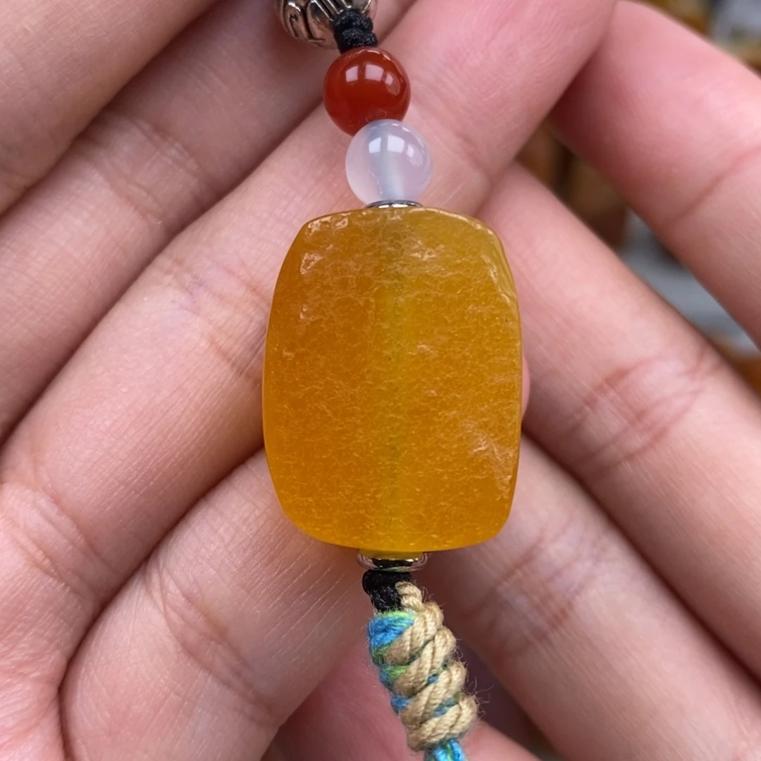 未镶嵌琥珀珠宝奇石