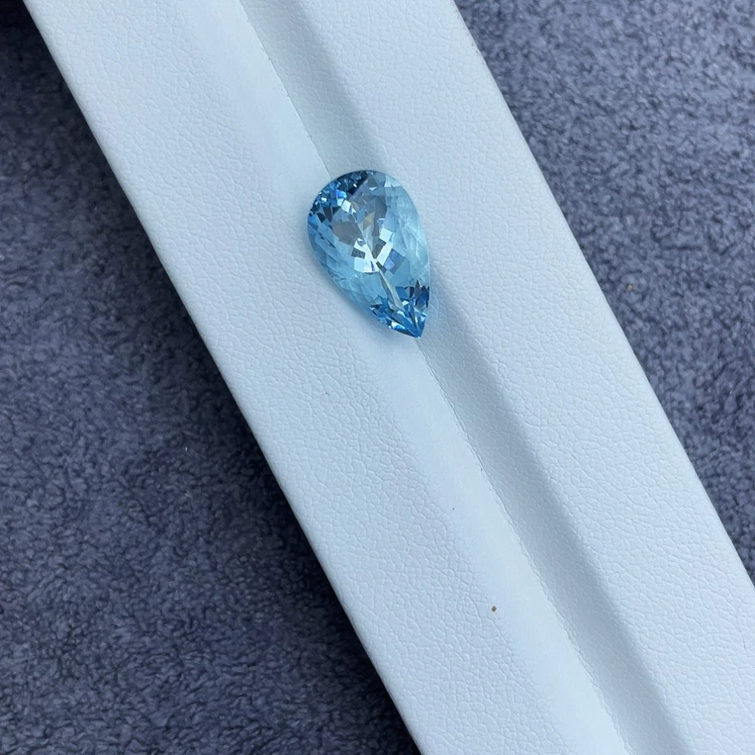 海蓝宝石裸石4.66Ct。