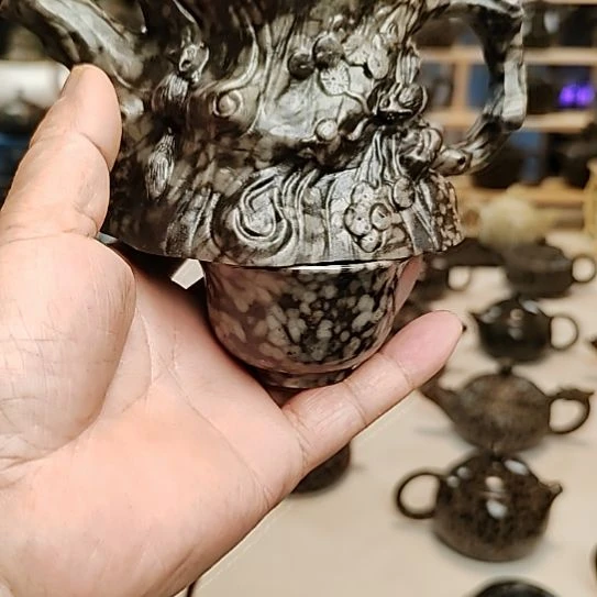 雨***天米粒玉黑金刚松树桩