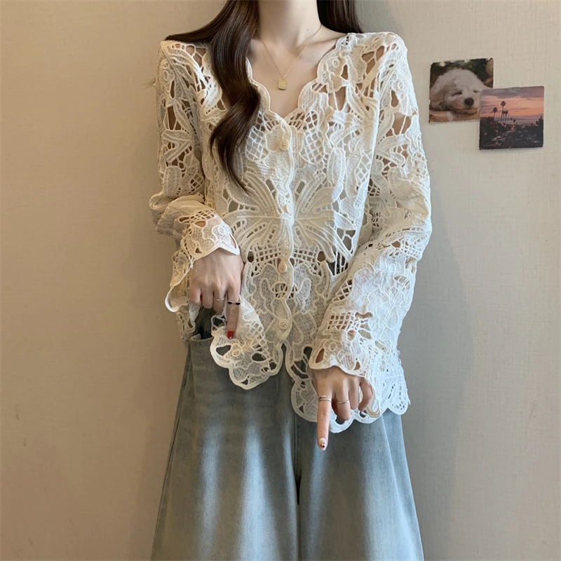 大码女装胖mm宽松显瘦镂空蕾丝衫上衣2025春夏新款长袖防晒衫衬衣