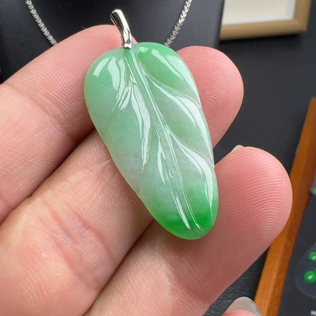 翡翠18K金镶嵌颈饰叶子32