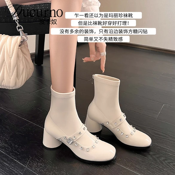 DUCURNO高级感白色配裙子长筒靴女铆钉弹力瘦瘦靴后拉链短筒袜靴