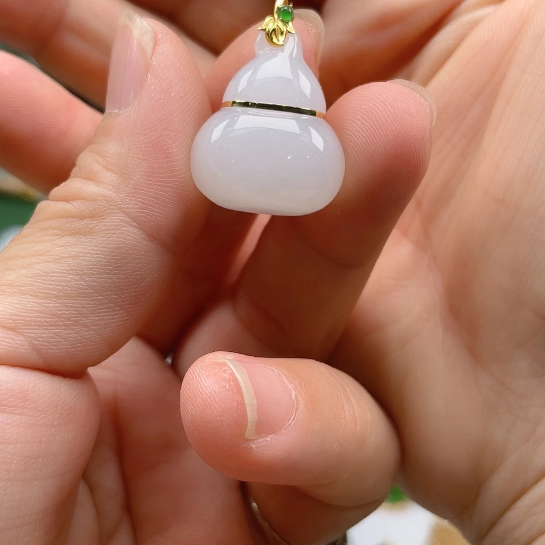 颈饰18K金镶嵌和田玉