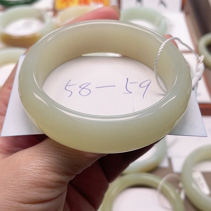 未镶嵌手镯和田玉