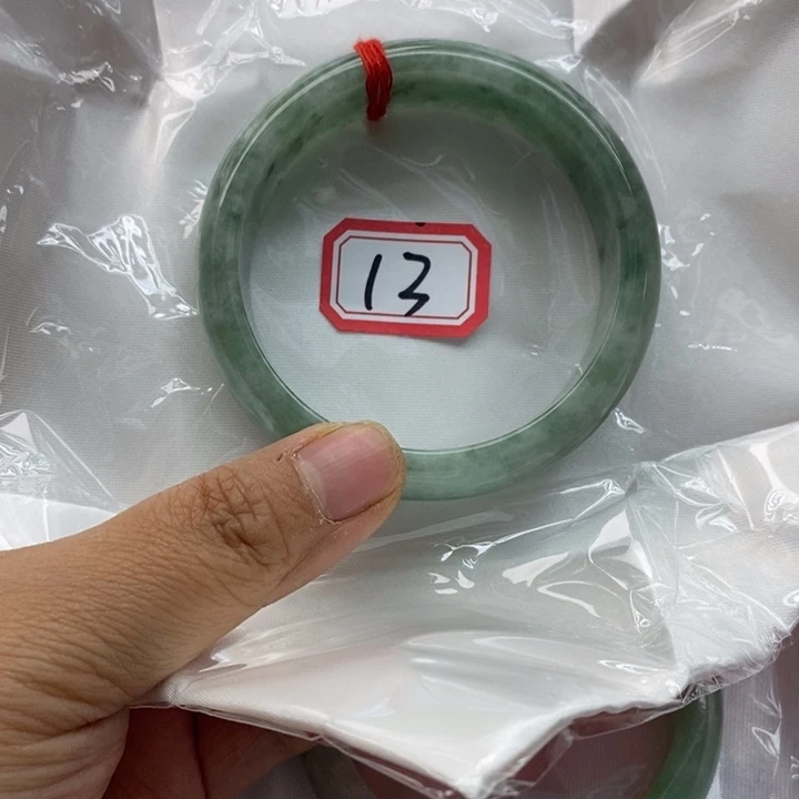 翡翠手镯未镶嵌十****念翡翠