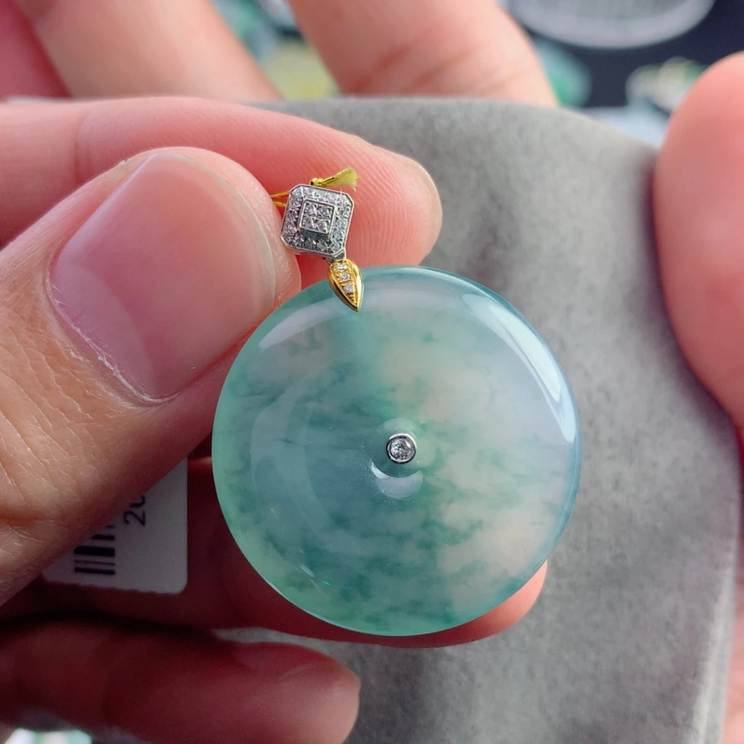 颈饰未镶嵌翡翠平安扣