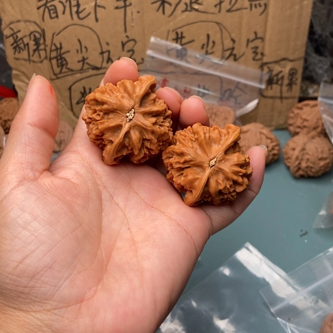 ****礼吊坠文玩核桃帝王93
