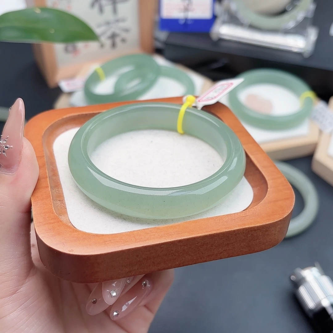 石英质玉未镶嵌手镯