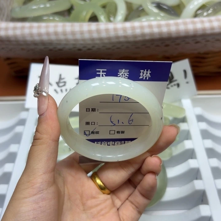 未镶嵌岫玉手镯天然