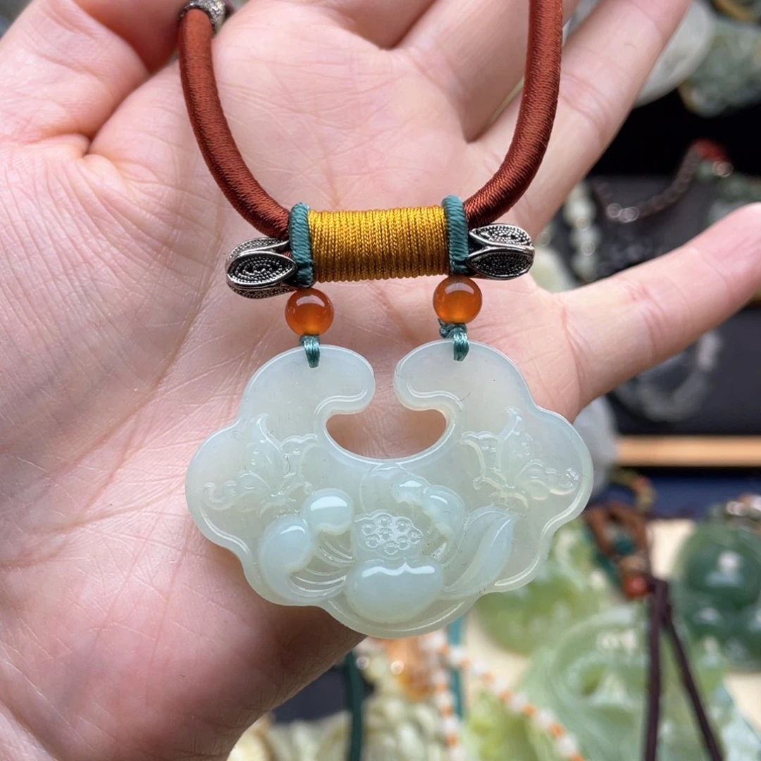 蛇纹石玉颈饰未镶嵌