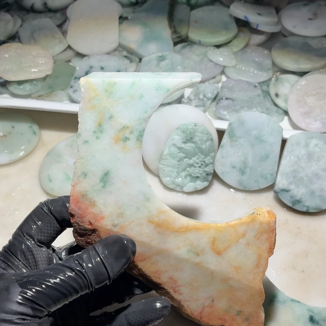 翡翠未镶嵌颈饰边角料