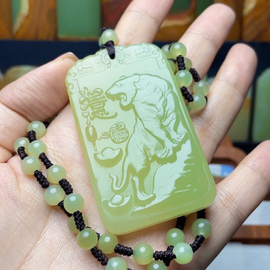 新疆昆仑山料虎牌