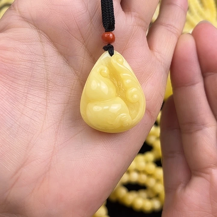 琥珀未镶嵌颈饰琥珀