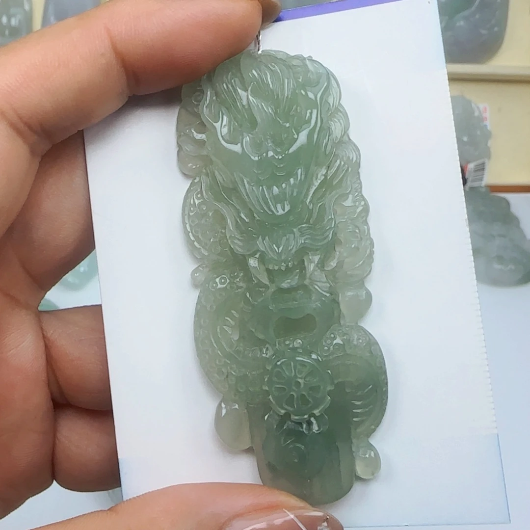 翡翠未镶嵌颈饰