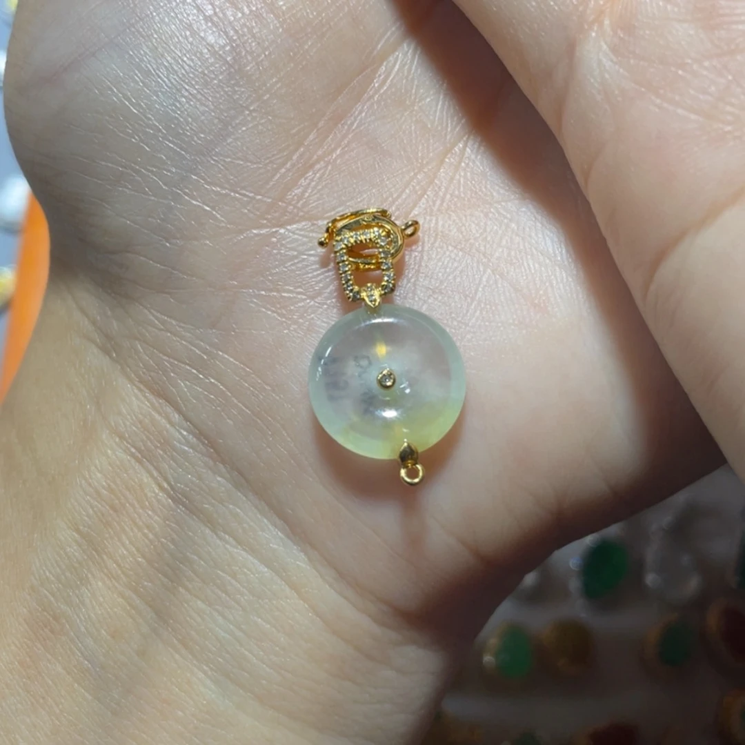 【闪购商品】颈饰18K金镶嵌翡翠