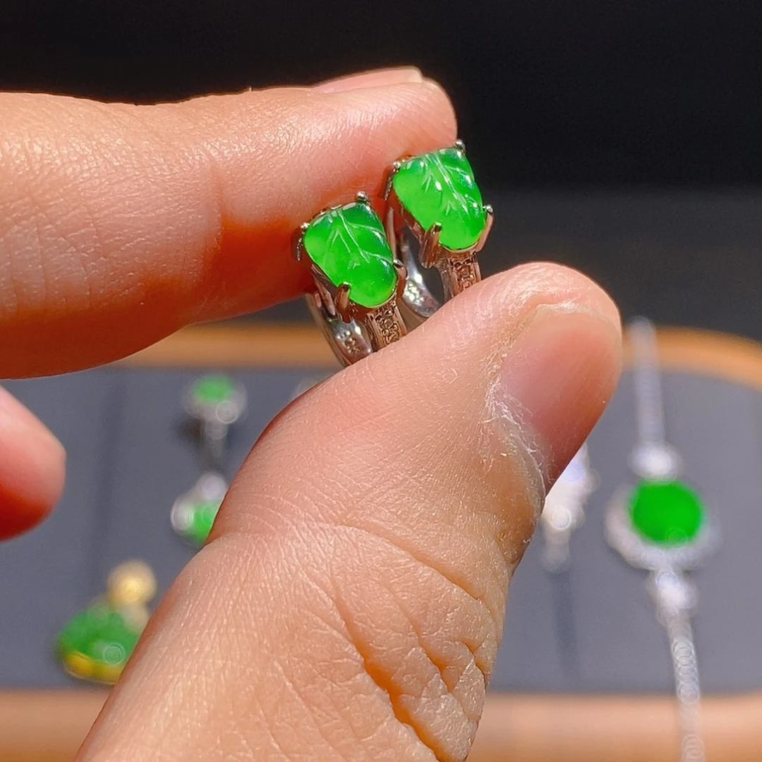 翡翠耳饰未镶嵌