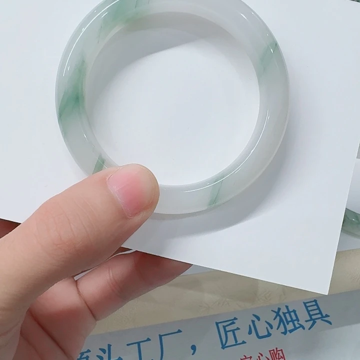 未镶嵌手镯石英质玉
