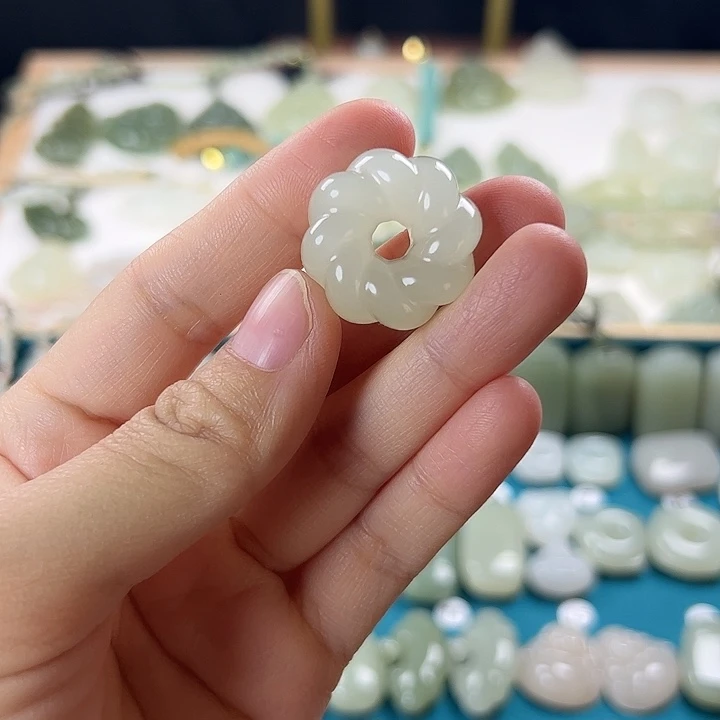 ****和田玉未镶嵌颈饰