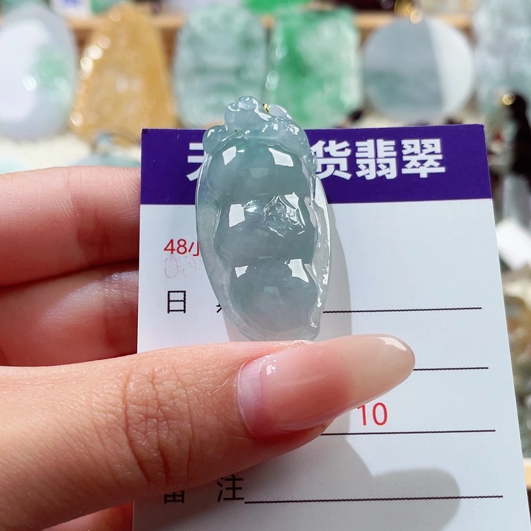翡翠未镶嵌颈饰福豆