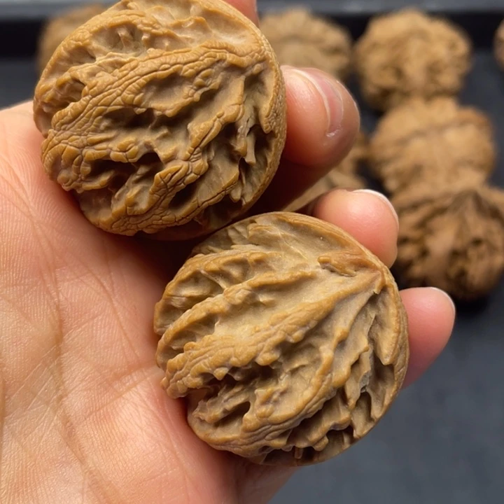文玩核桃吊坠突突