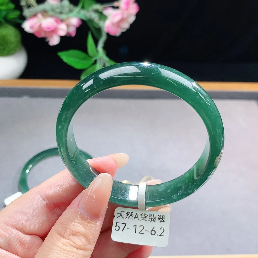 未镶嵌手镯（圆镯）翡翠