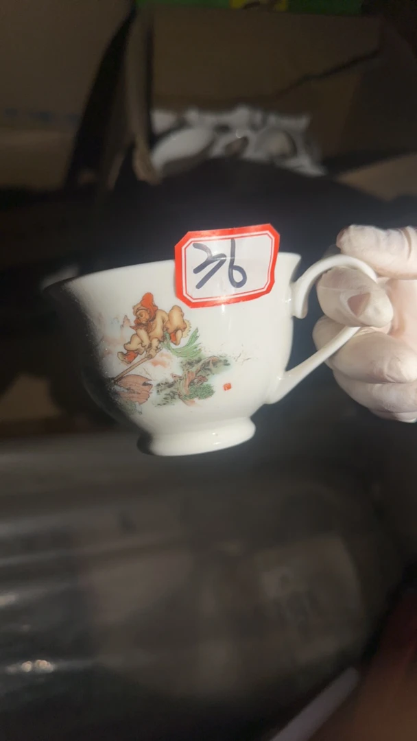 三打白骨精茶杯 口径10厘米 36号 微瑕