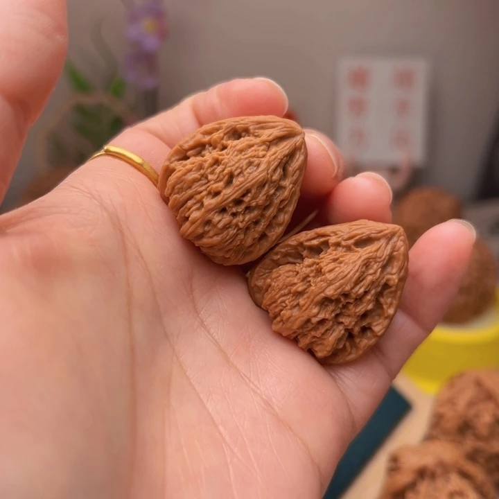 文玩核桃吊坠手捻南疆石