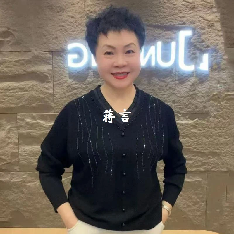 5075秋冬新款V领拼接烫钻毛衣时尚百搭针织衫气质宽松遮肚妈妈装