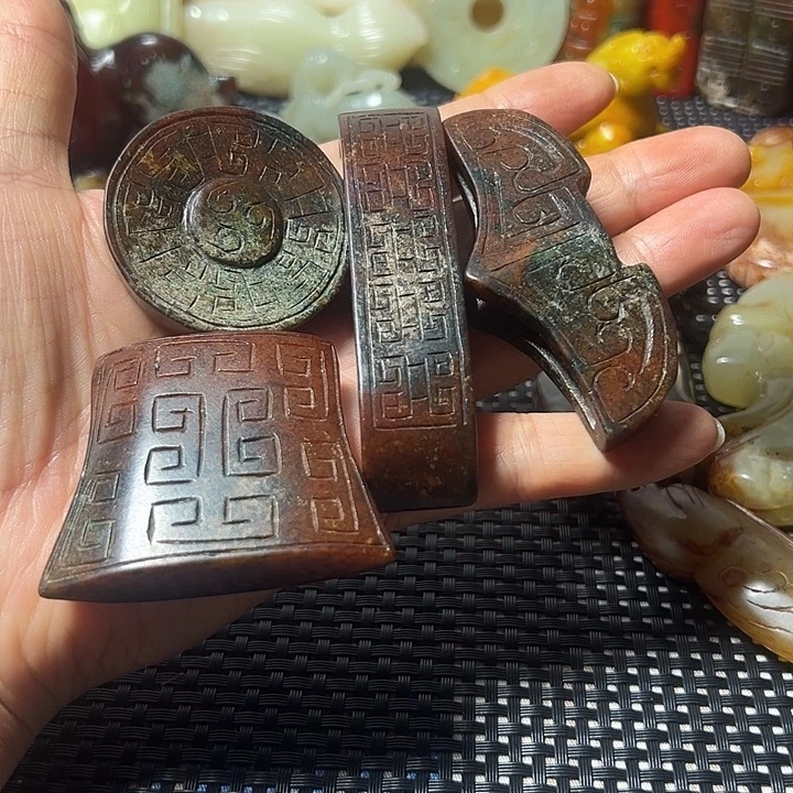 未镶嵌和田玉（糖玉）挂件