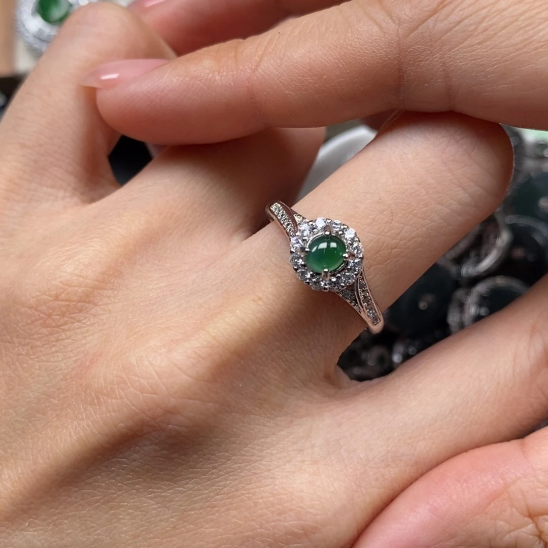 翡翠颈饰未镶嵌翡翠