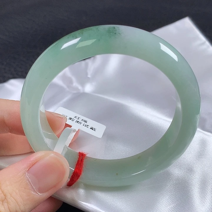 翡翠未镶嵌手镯