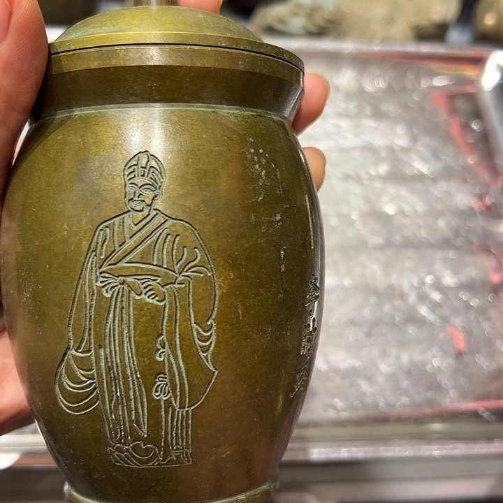 刘*伟微瑕疵黄铜摆件工艺品