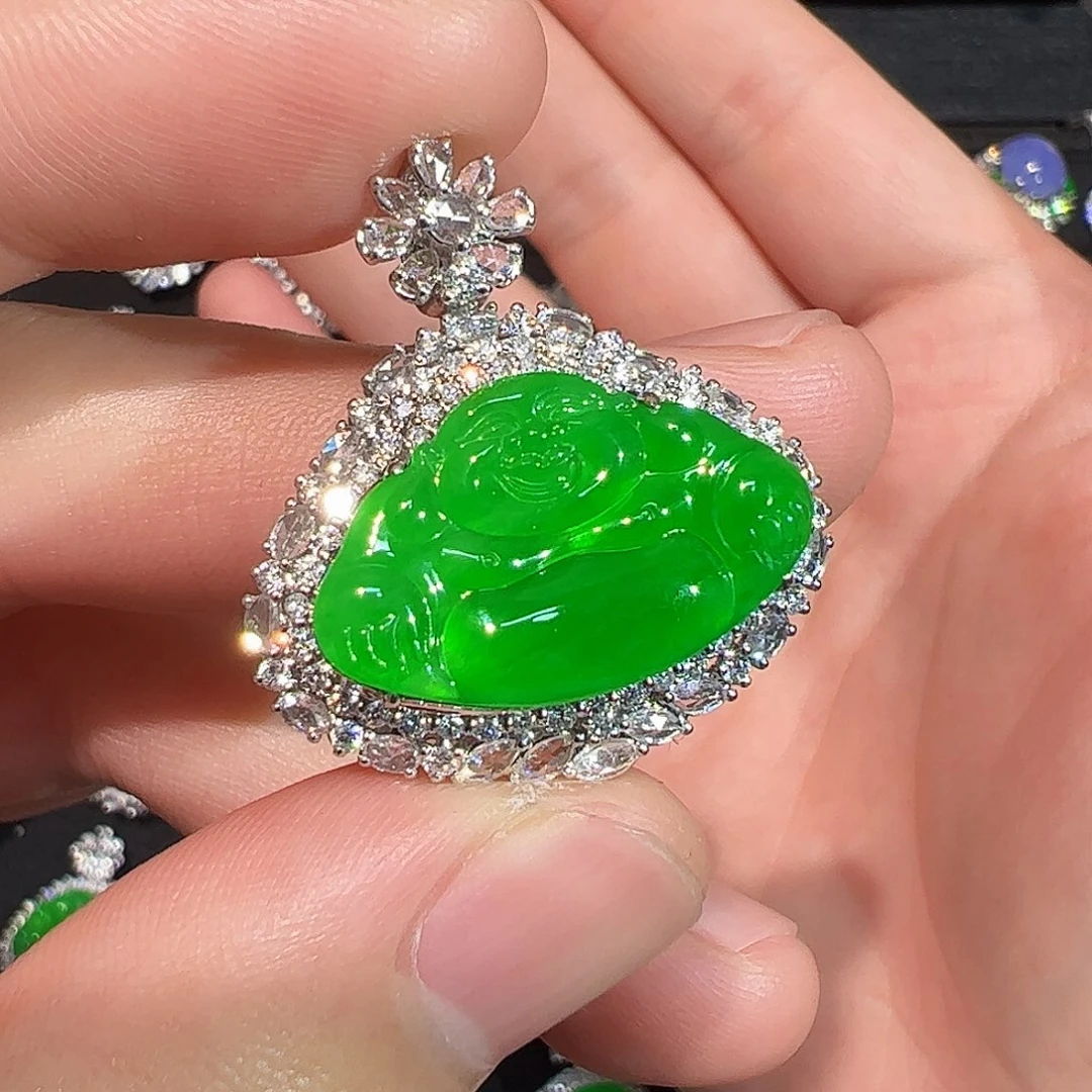 翡翠18K金镶嵌颈饰佛