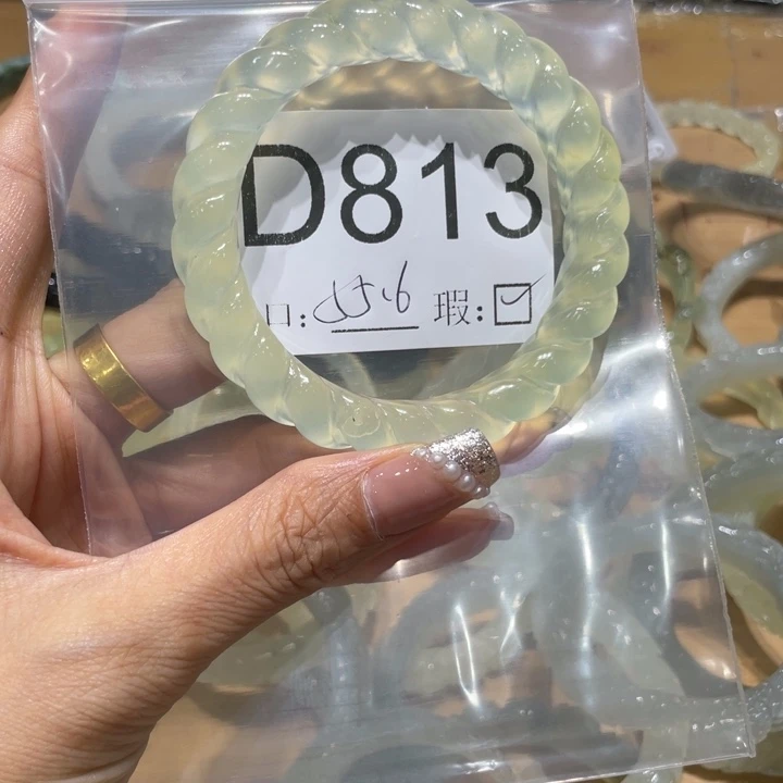 未镶嵌蛇纹石玉手镯一**七