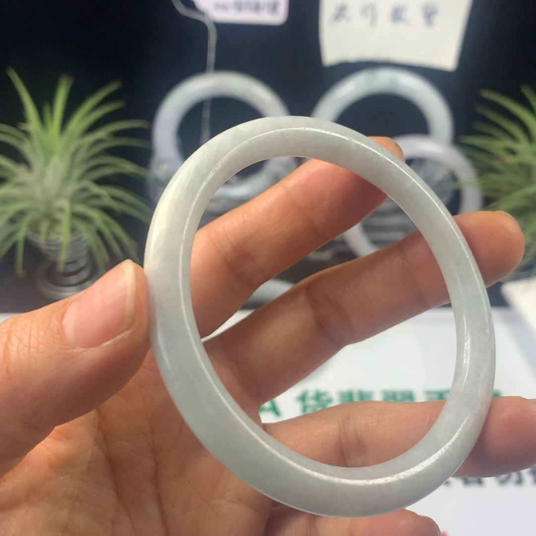 翡翠未镶嵌手镯3号   57.4圈