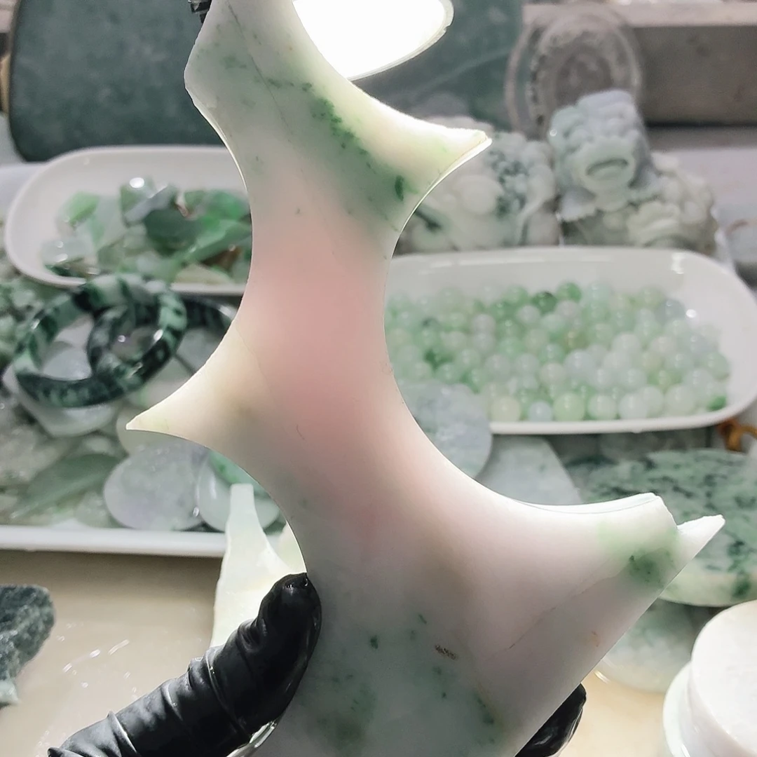 翡翠未镶嵌颈饰边角料